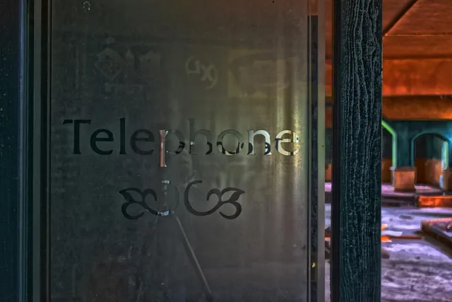 Load image into Gallery viewer, Willow: 1-person Phonebooth
