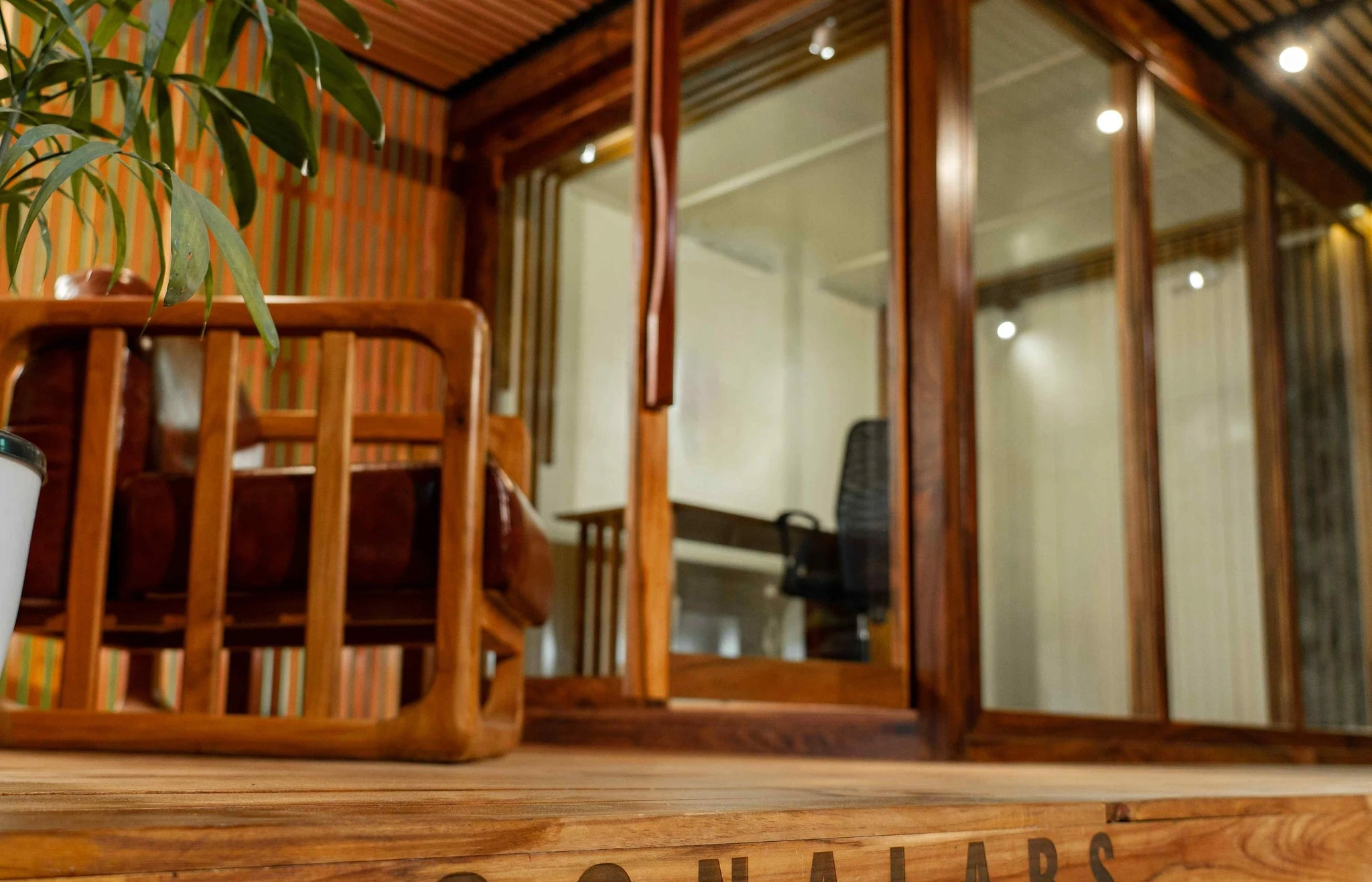 Moonalabs Teak Pod