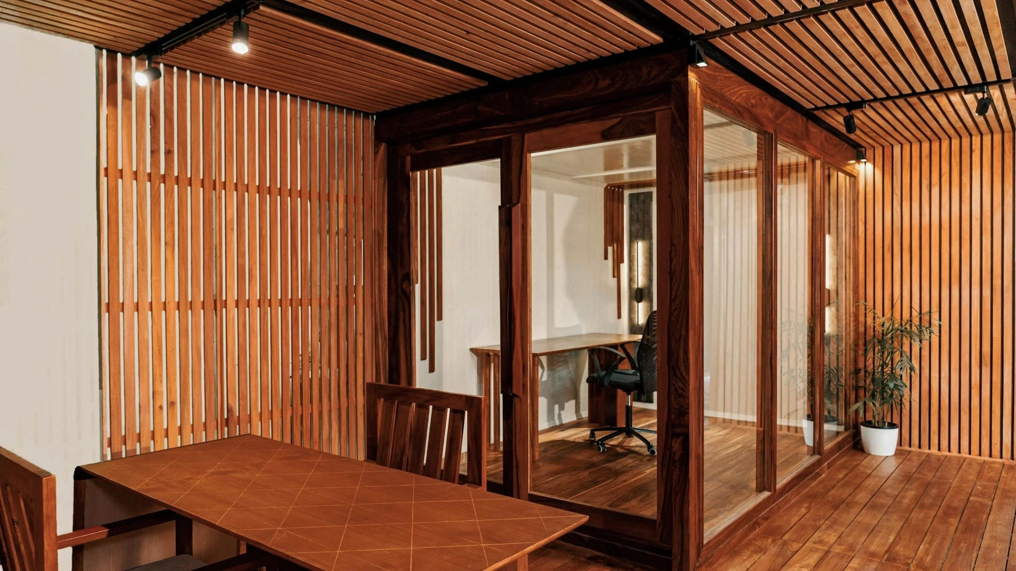Moonalabs Teak Pod